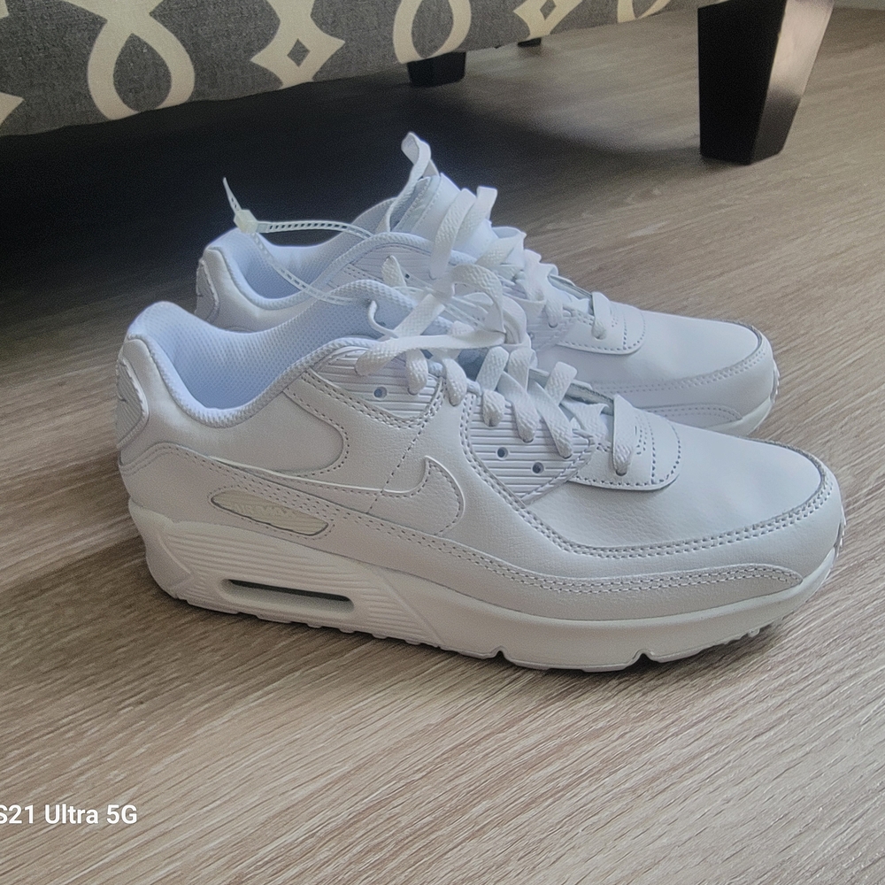 *SOLD* Nike Air Max 90 White Sneakers 6.5Y/W8